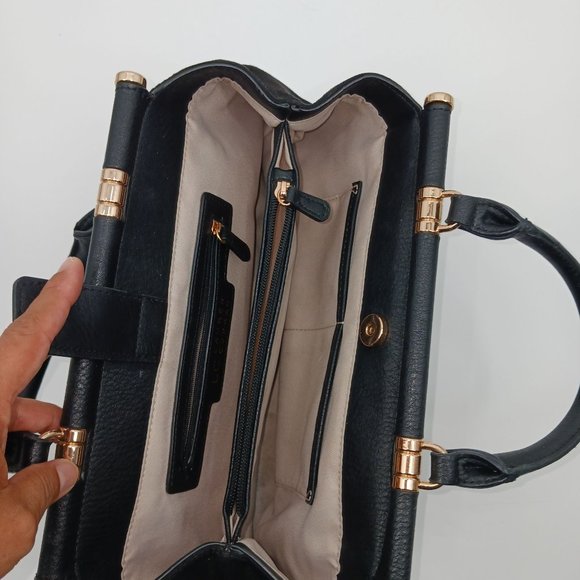 LC BLACK FAUX LEATHER PURSE GOLD ACCENTS LARGE WITH MANY POCKETS - Picture 7 of 10